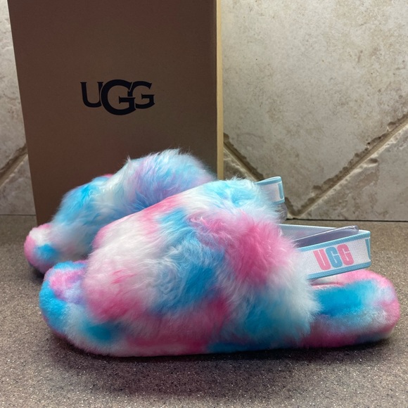 🆕 UGG Fluff Yeah, Pride Slipper Sandals Youth Size 6 - Picture 1 of 11